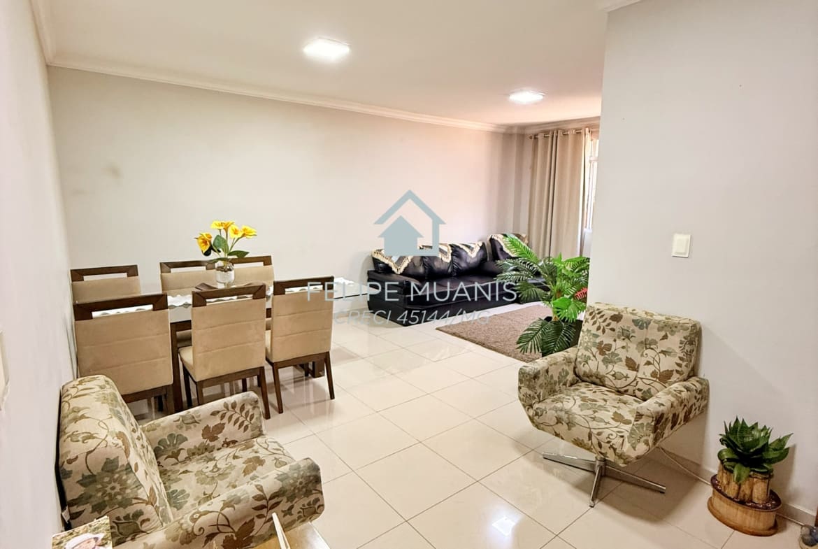 Apartamento Térreo/1º Andar com 3 Áreas Externas no Bairro Guarapiranga!