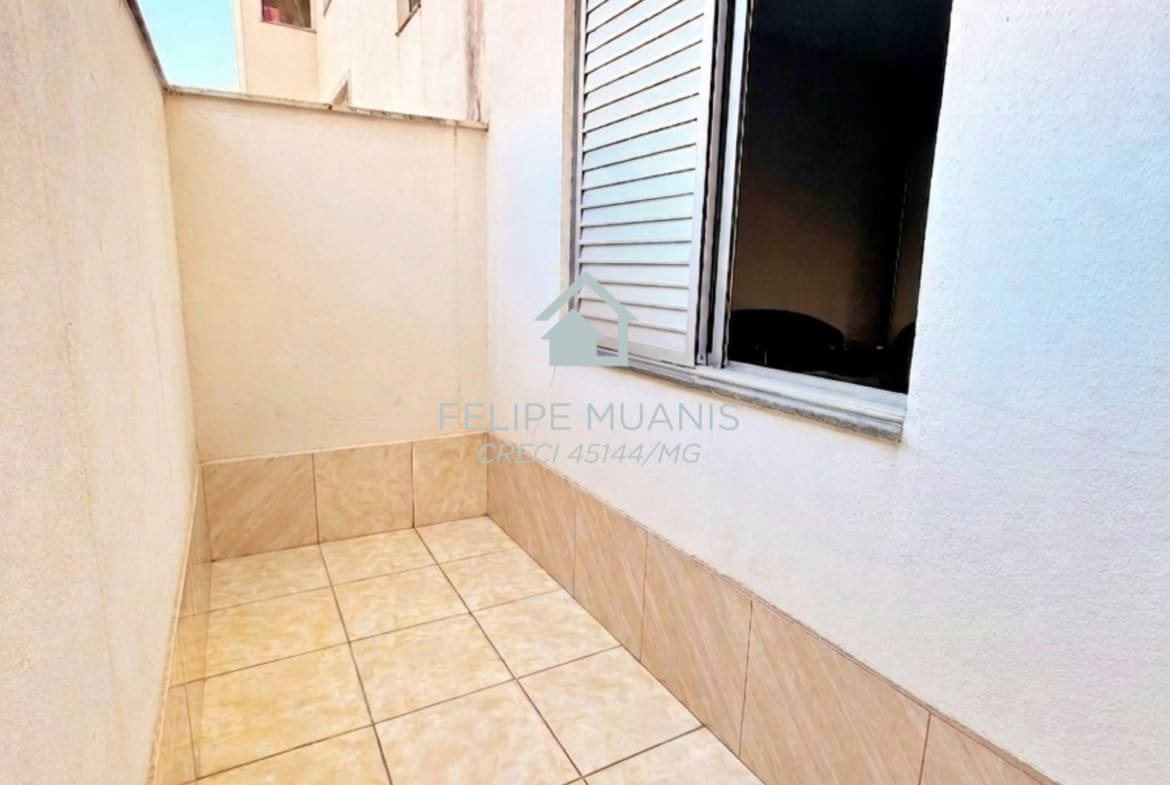 Apartamento Térreo/1º Andar com 3 Áreas Externas no Bairro Guarapiranga!