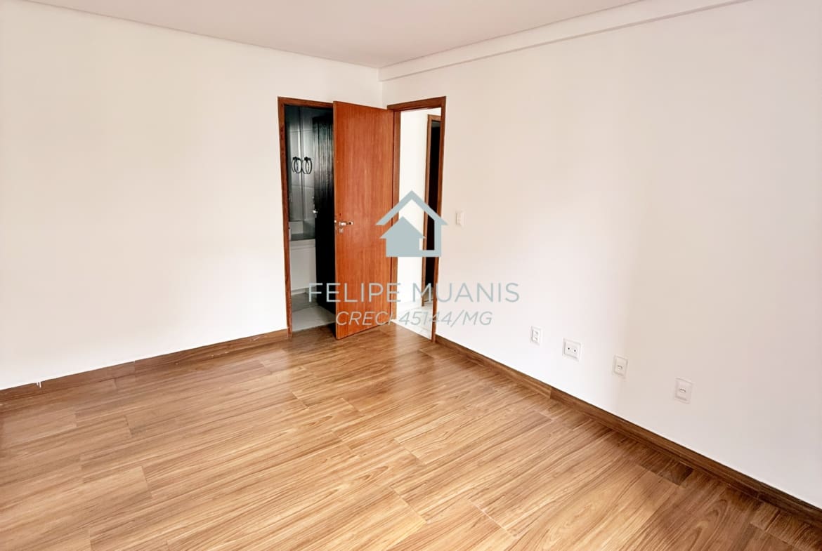Apartamento moderno com área externa.