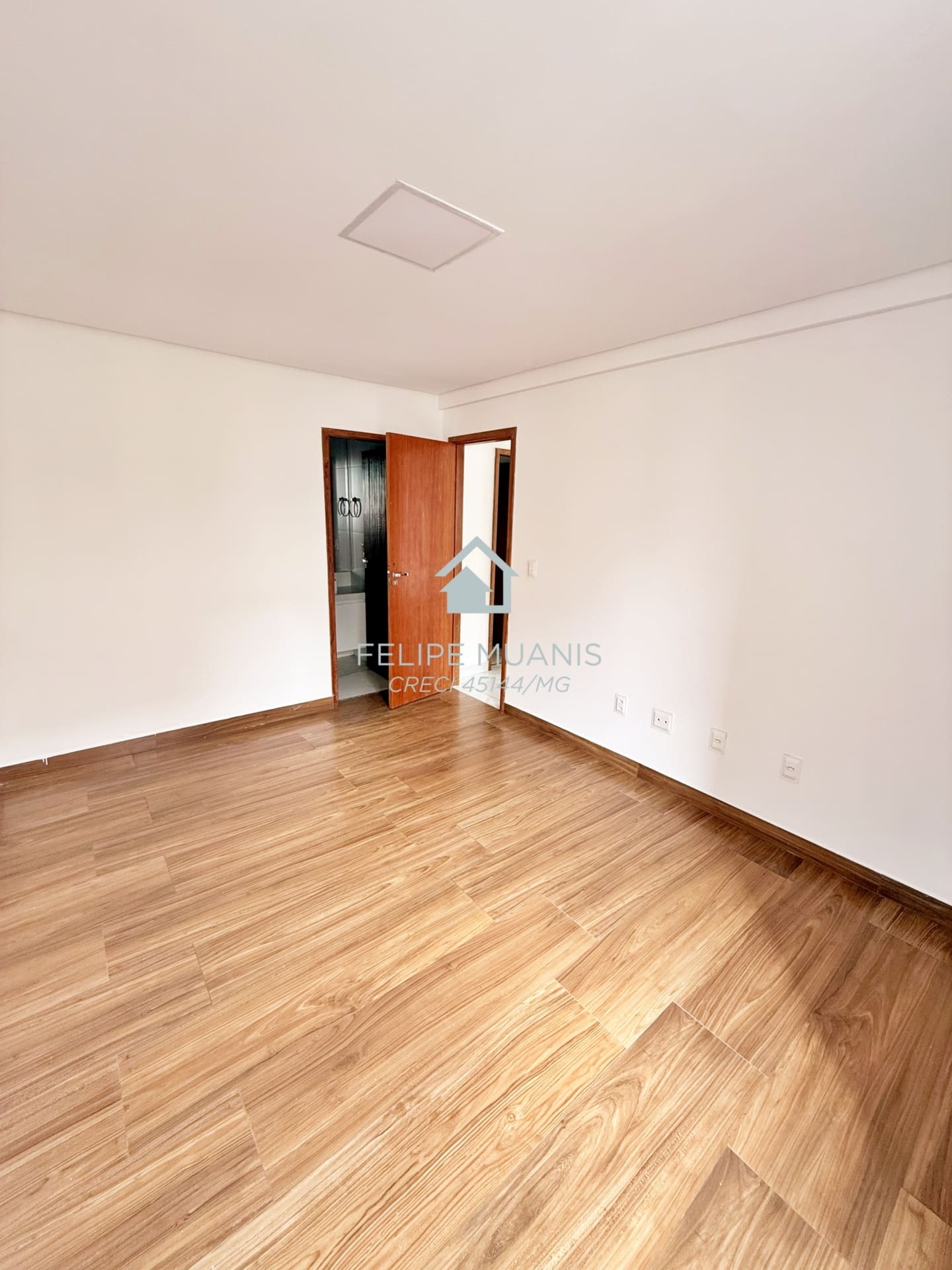 10 Apartamento moderno com área externa.