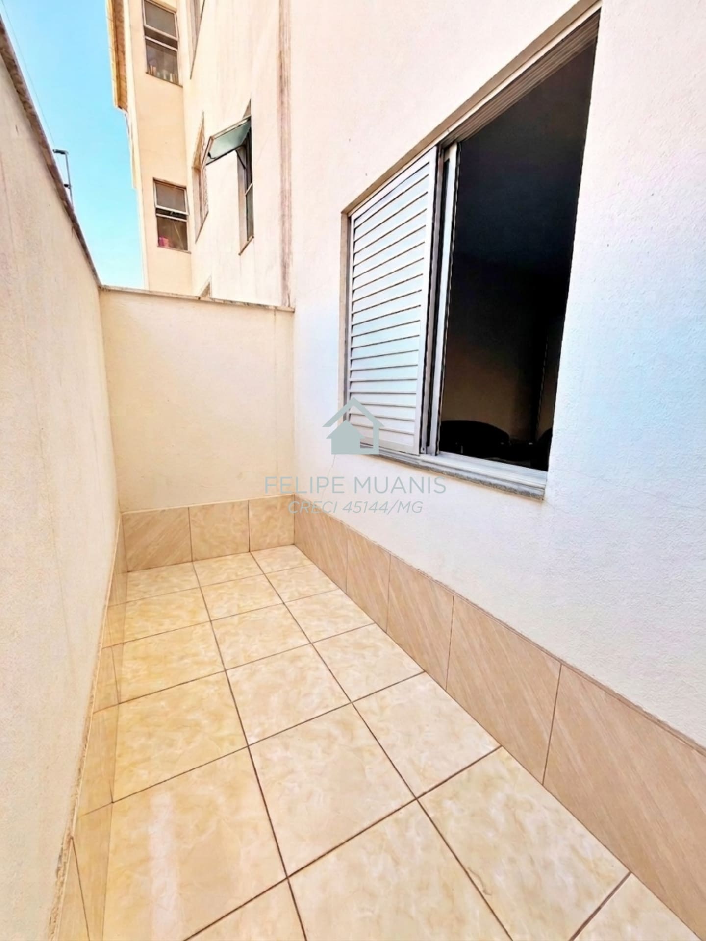 Apartamento Térreo/1º Andar com 3 Áreas Externas no Bairro Guarapiranga!