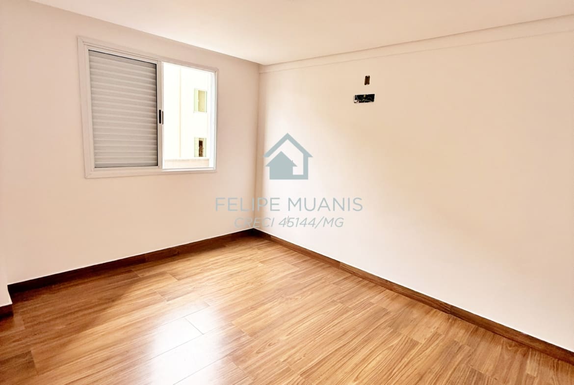 Apartamento moderno com área externa.