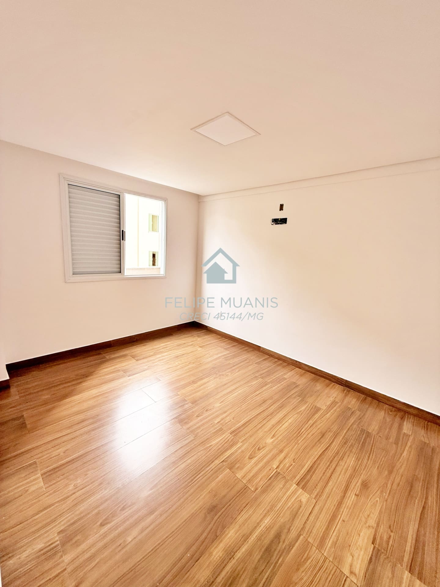 11 Apartamento moderno com área externa.