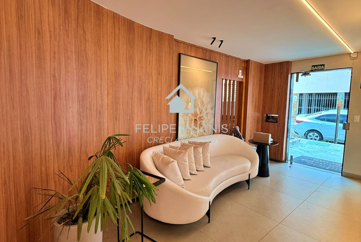 Apartamento moderno com área externa.
