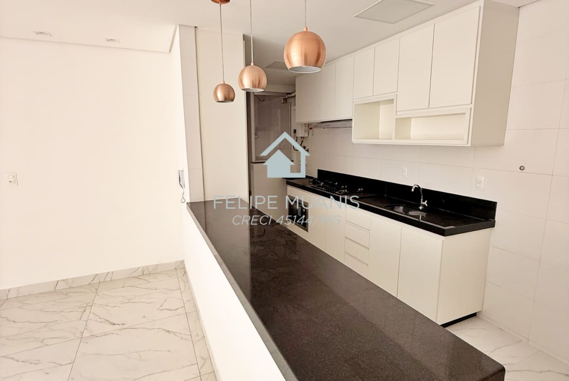 Apartamento moderno com área externa.