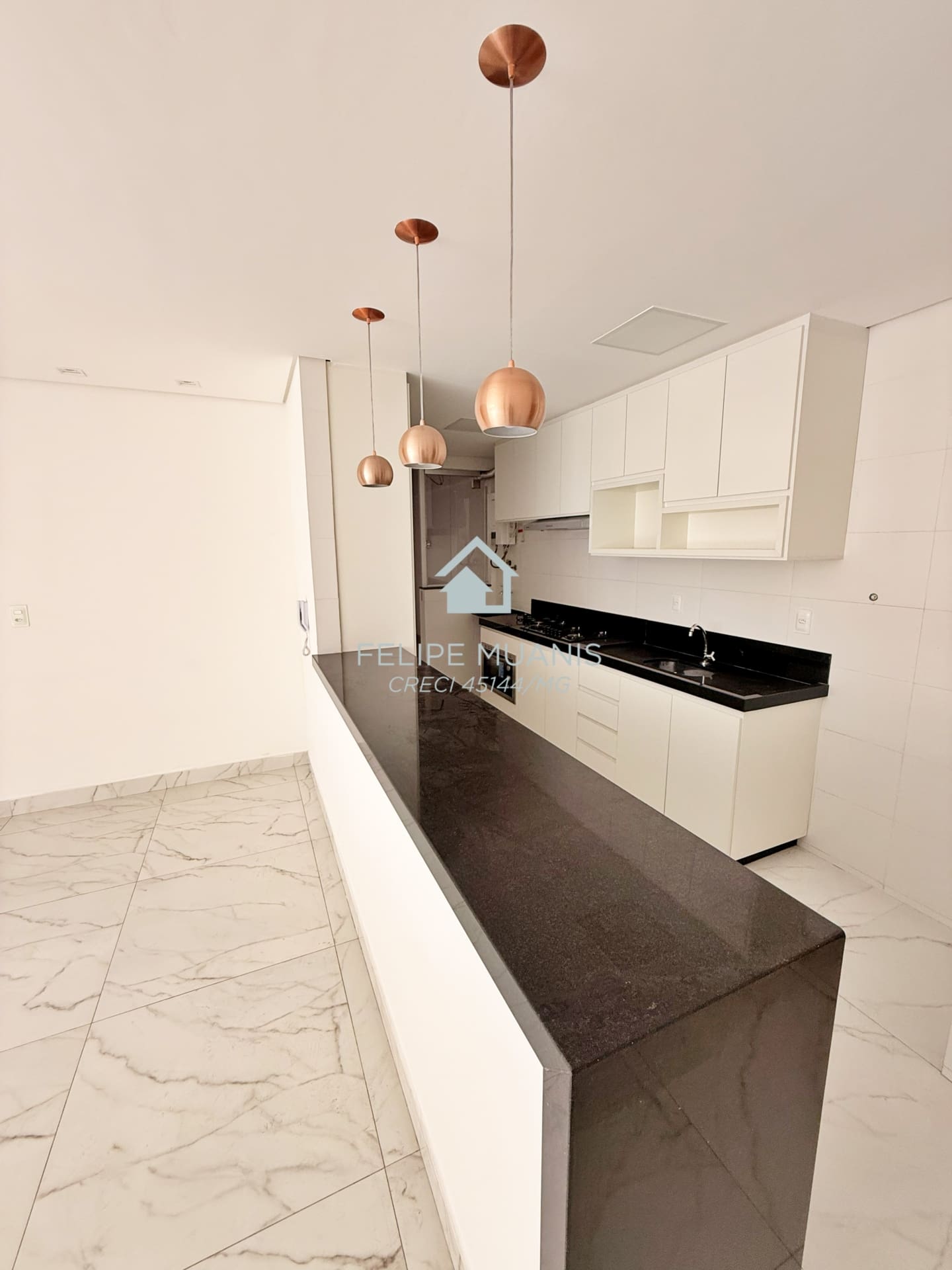2 Apartamento moderno com área externa.