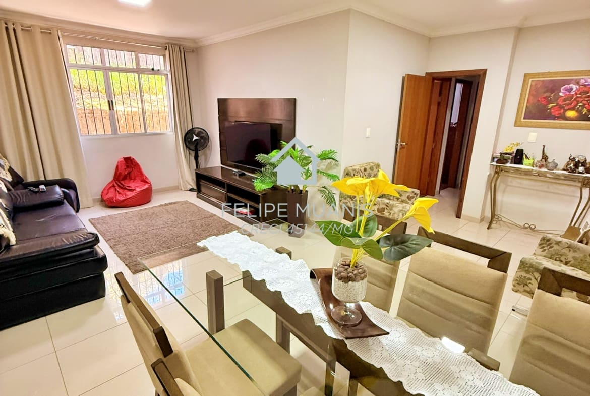 Apartamento Térreo/1º Andar com 3 Áreas Externas no Bairro Guarapiranga!