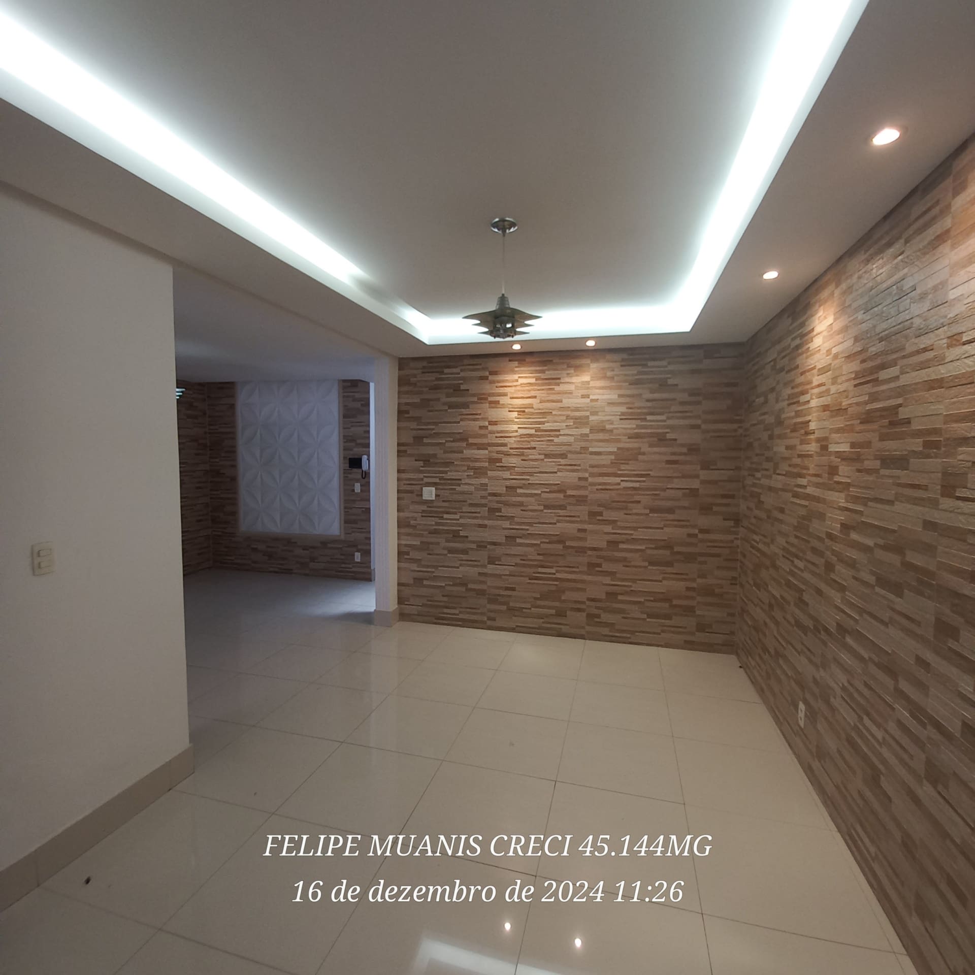 Casa Triplex de 320 m² no Centro de Palmeiras | Alto Padrão