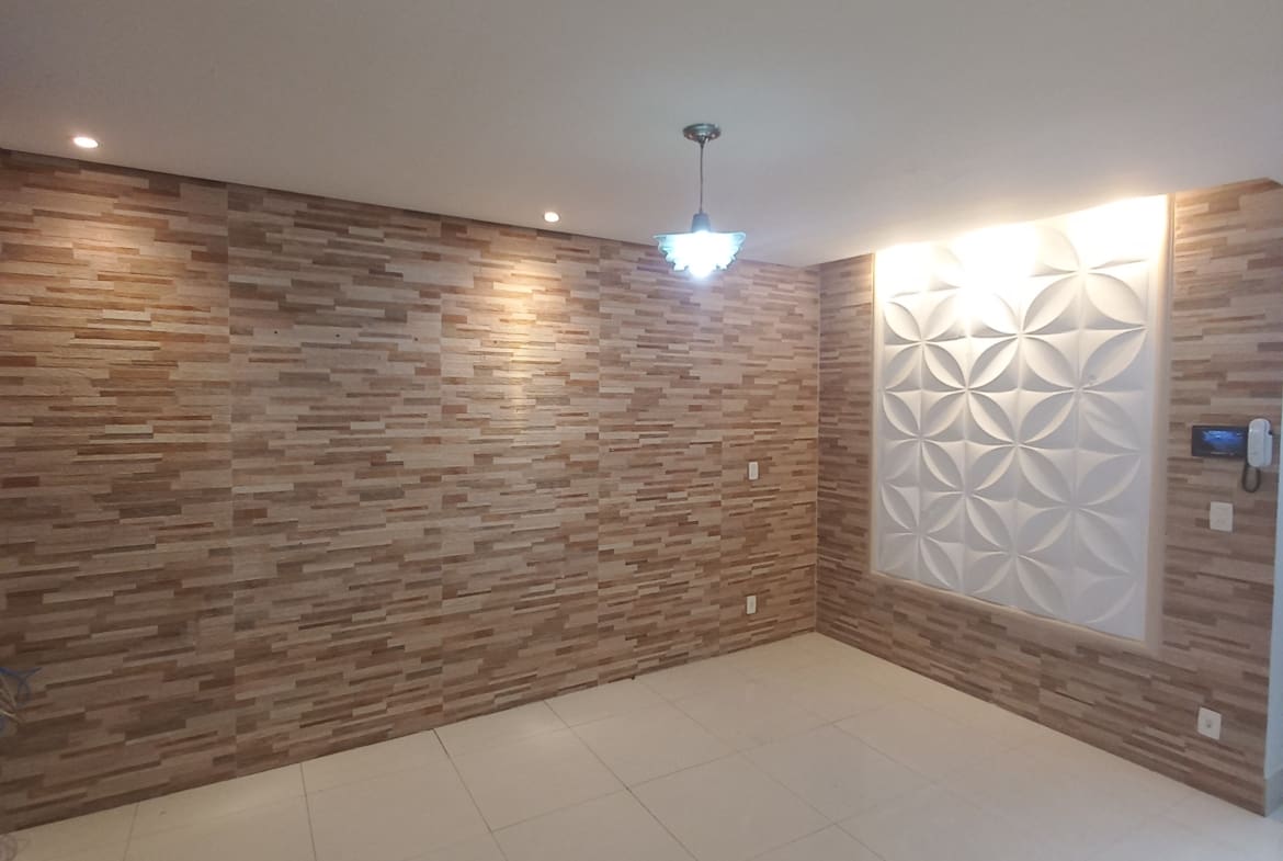 Casa Triplex de 320 m² no Centro de Palmeiras | Alto Padrão