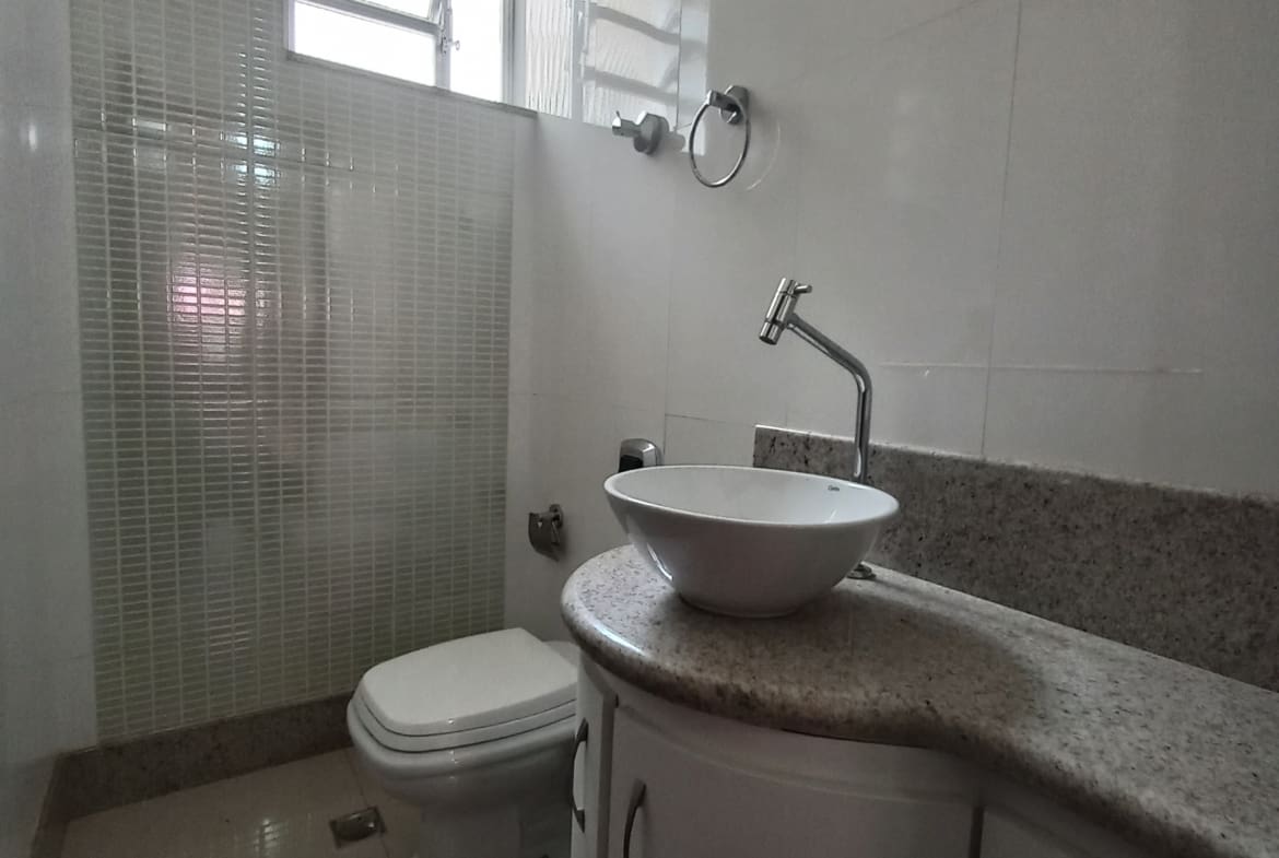 Casa Triplex de 320 m² no Centro de Palmeiras | Alto Padrão