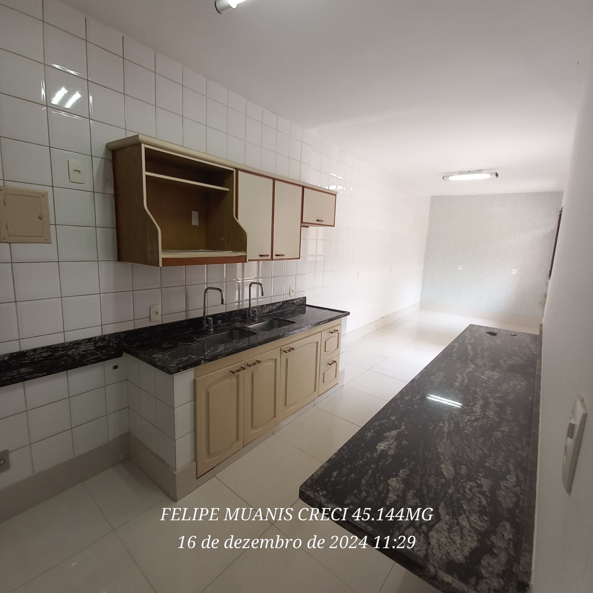 Casa Triplex de 320 m² no Centro de Palmeiras | Alto Padrão