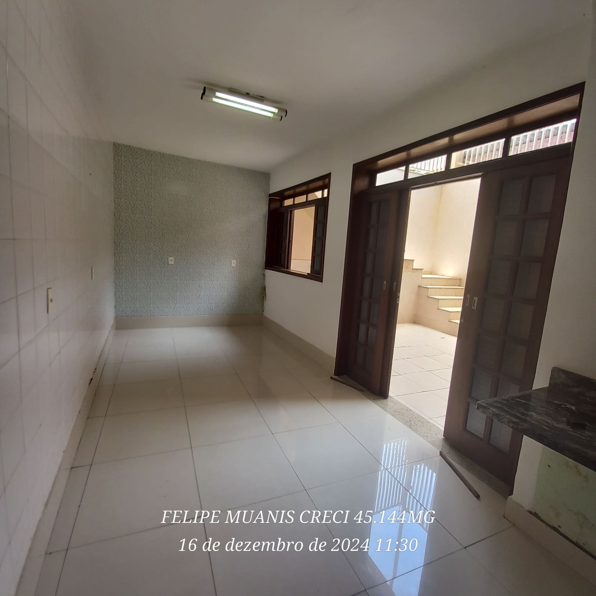 Casa Triplex de 320 m² no Centro de Palmeiras | Alto Padrão