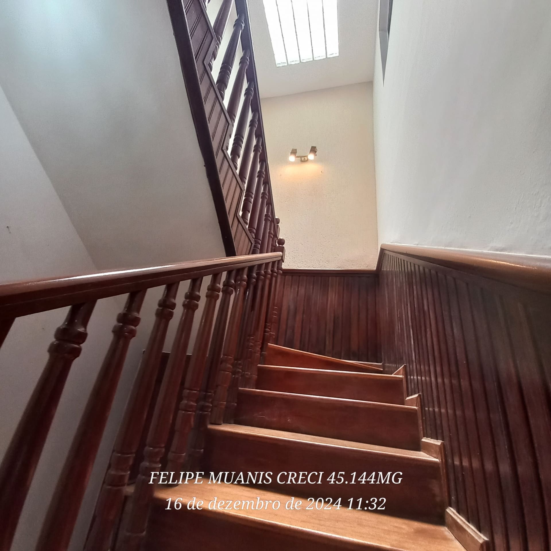 Casa Triplex de 320 m² no Centro de Palmeiras | Alto Padrão