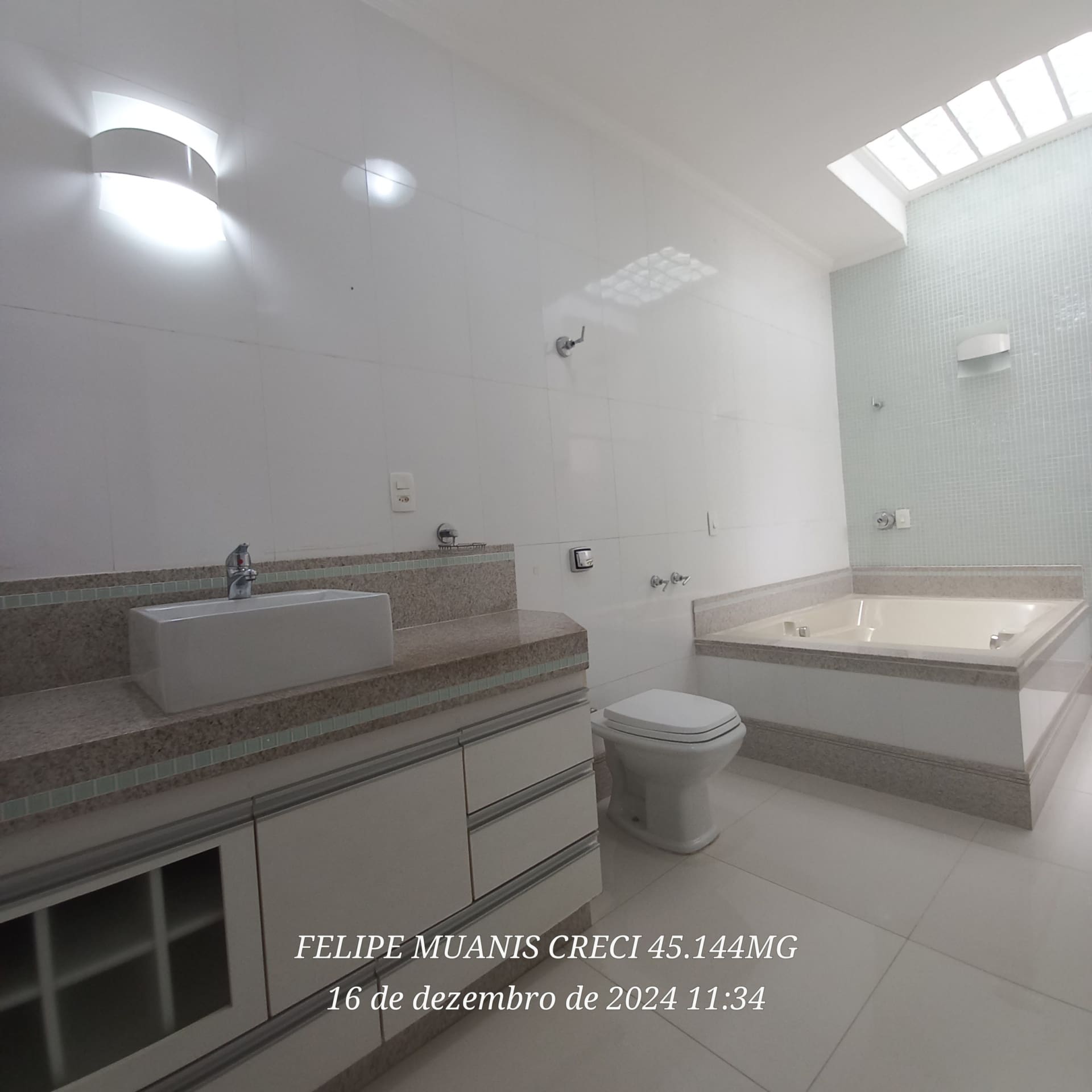 Casa Triplex de 320 m² no Centro de Palmeiras | Alto Padrão