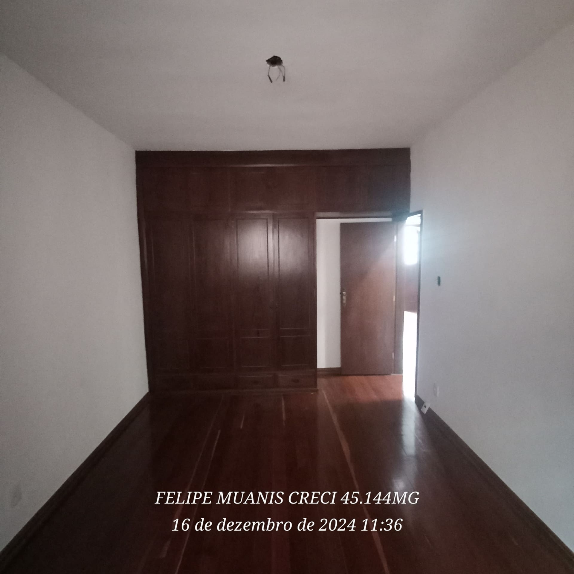 Casa Triplex de 320 m² no Centro de Palmeiras | Alto Padrão