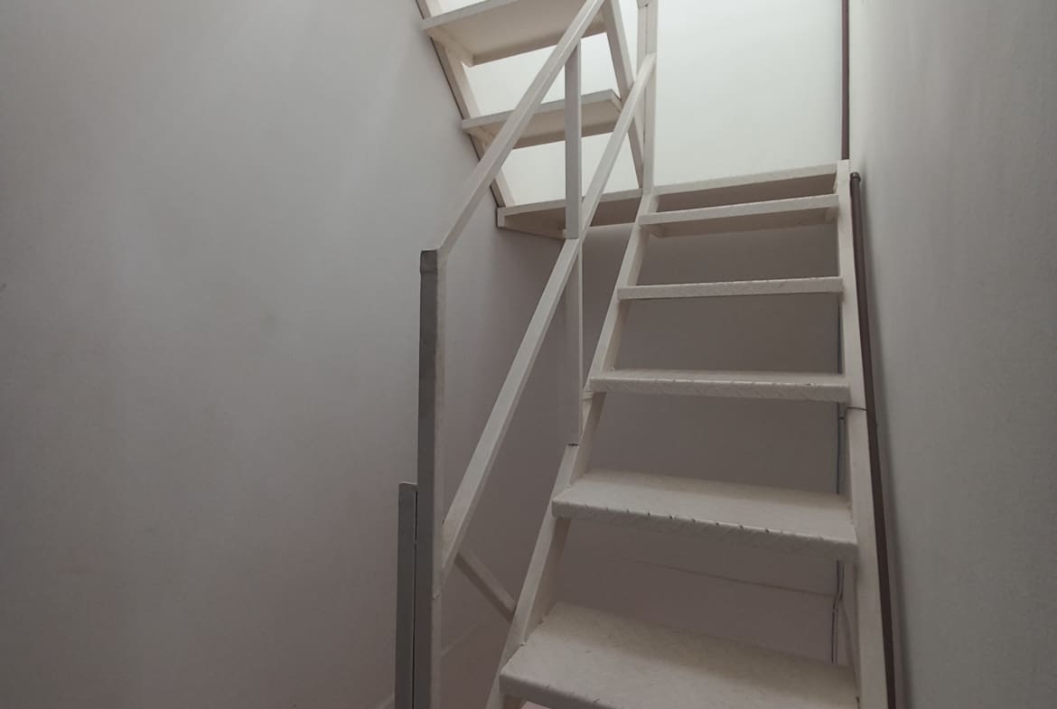 Casa Triplex de 320 m² no Centro de Palmeiras | Alto Padrão