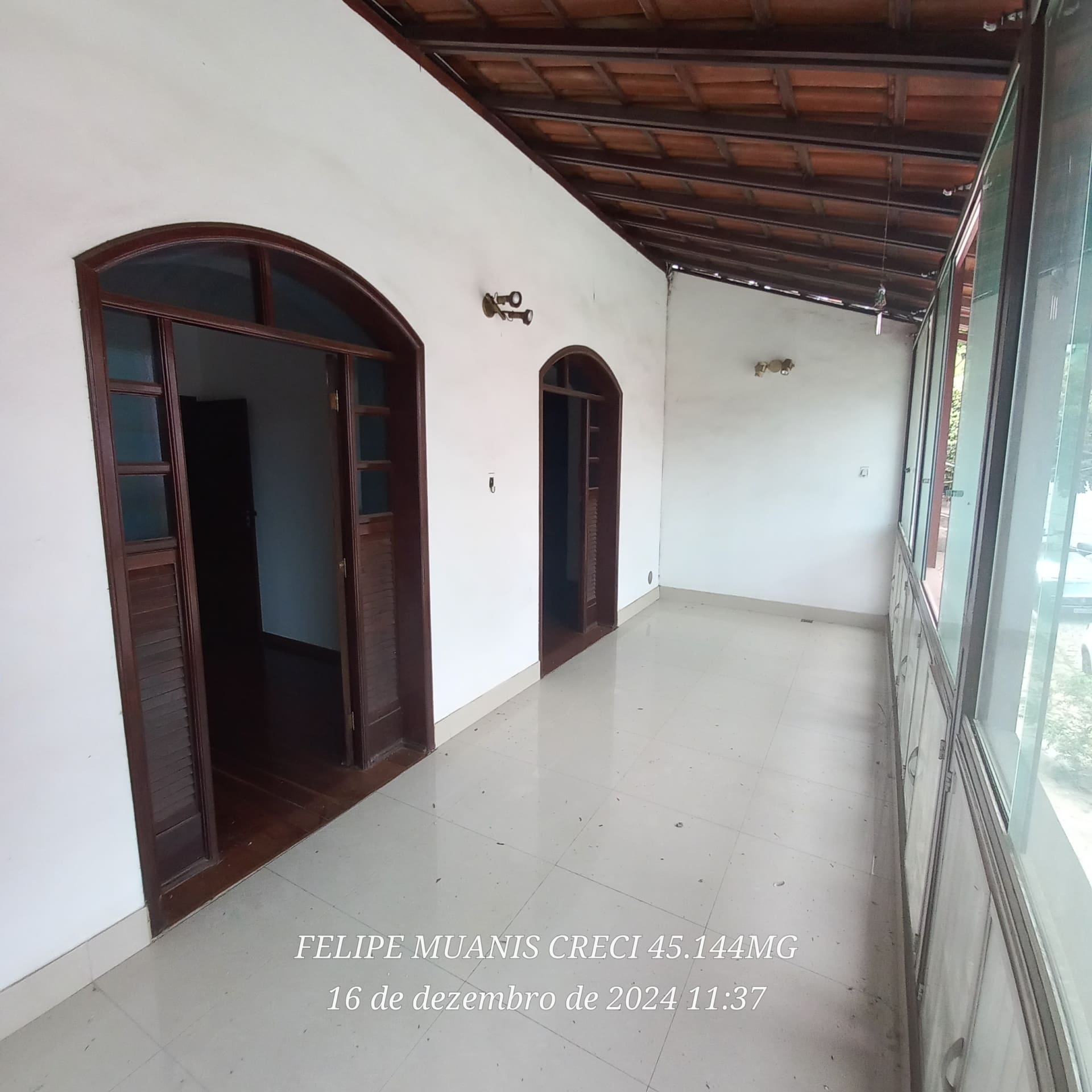 Casa Triplex de 320 m² no Centro de Palmeiras | Alto Padrão