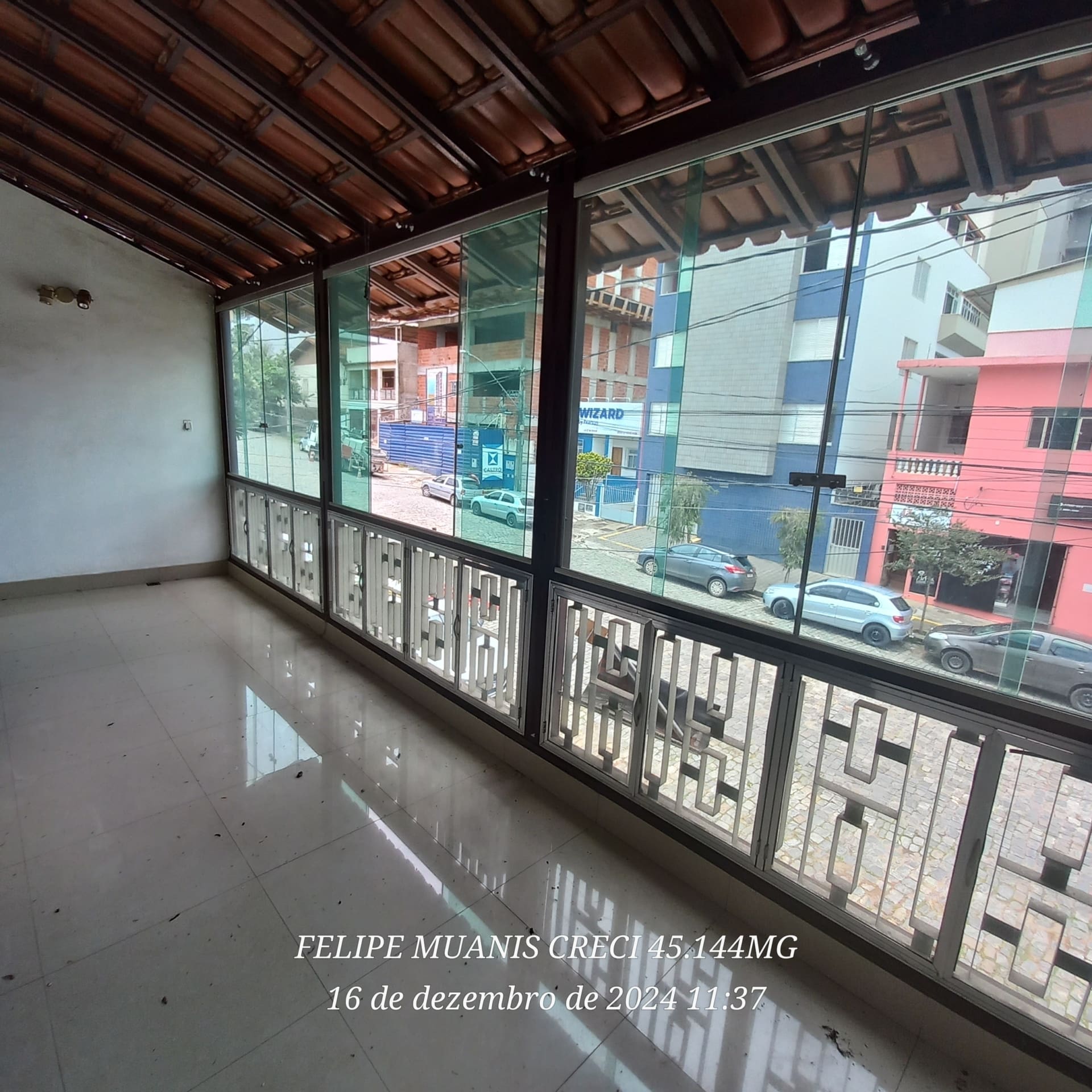 Casa Triplex de 320 m² no Centro de Palmeiras | Alto Padrão