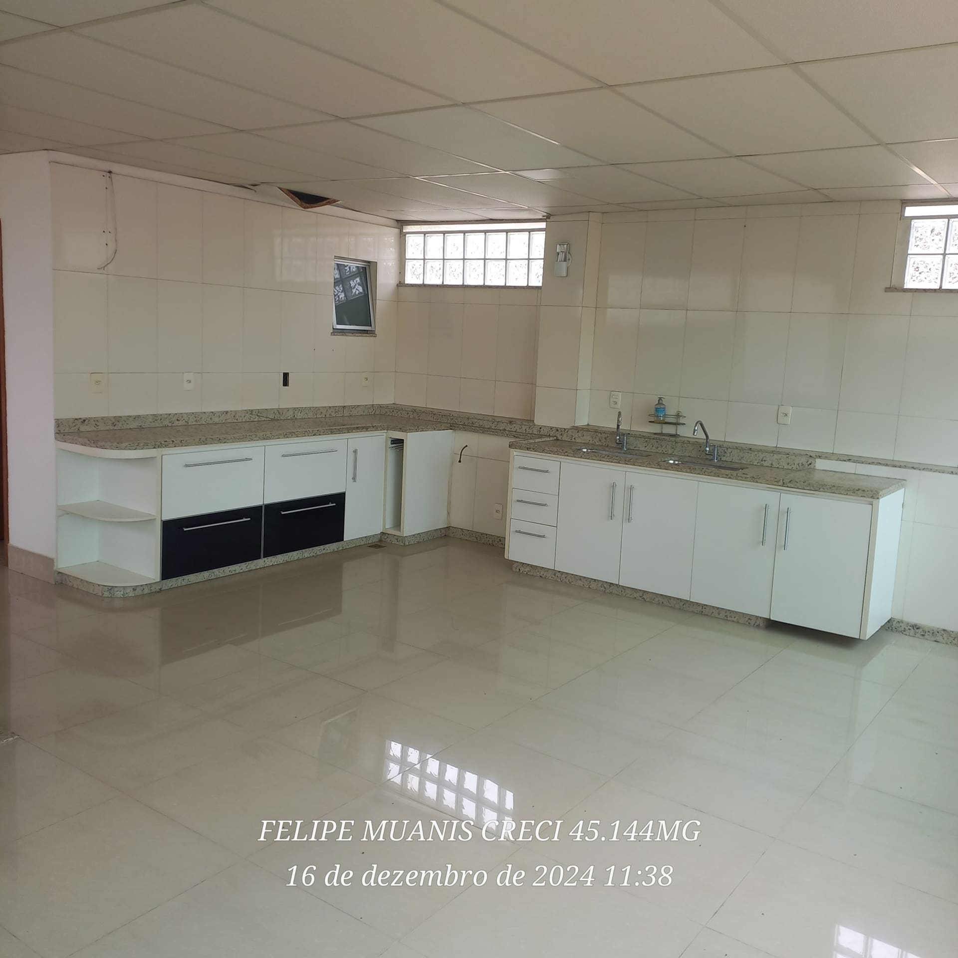 Casa Triplex de 320 m² no Centro de Palmeiras | Alto Padrão