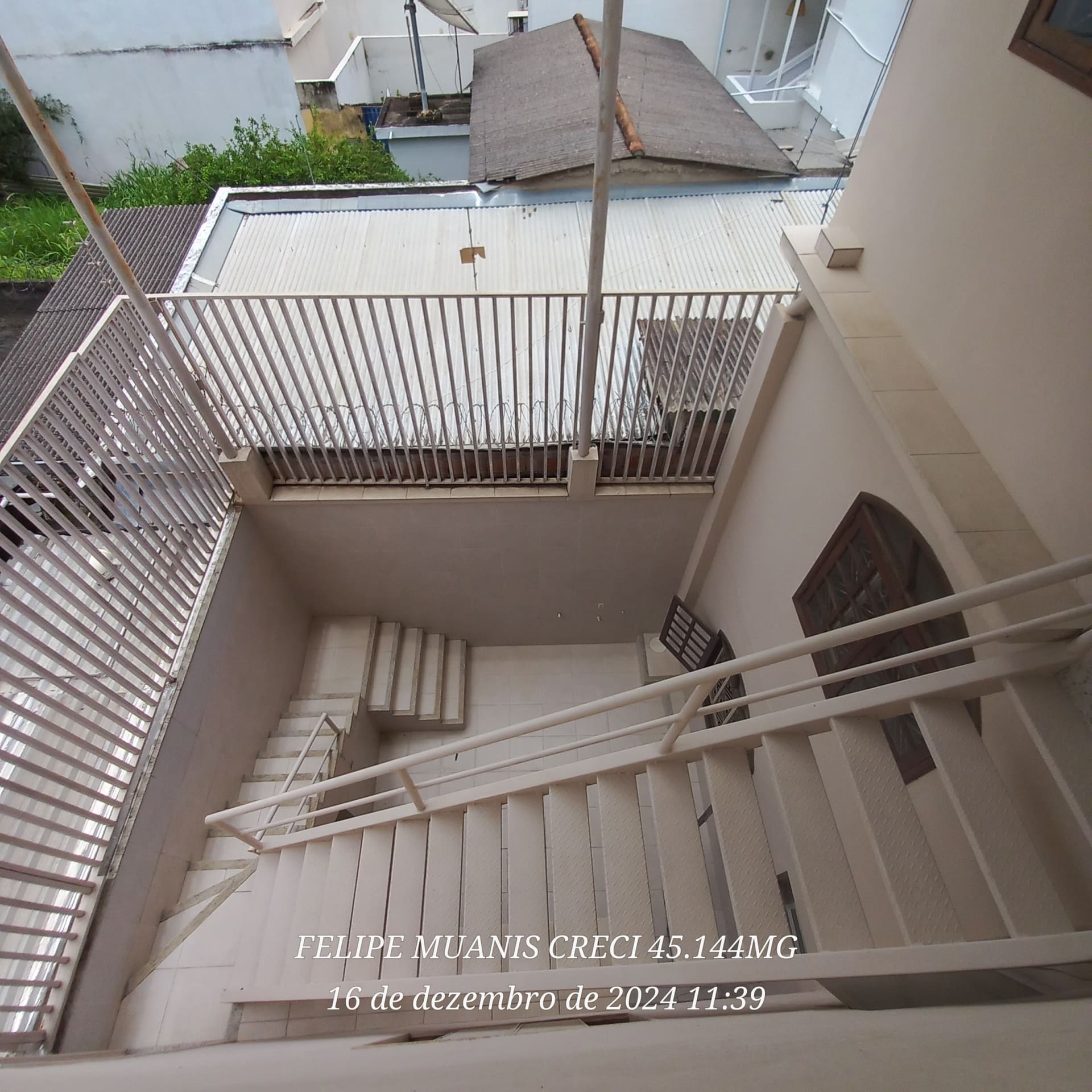 Casa Triplex de 320 m² no Centro de Palmeiras | Alto Padrão