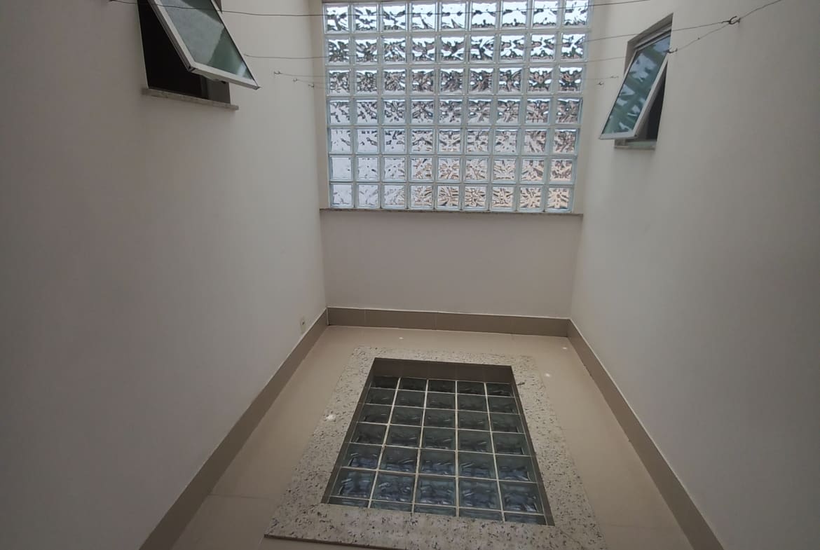 Casa Triplex de 320 m² no Centro de Palmeiras | Alto Padrão