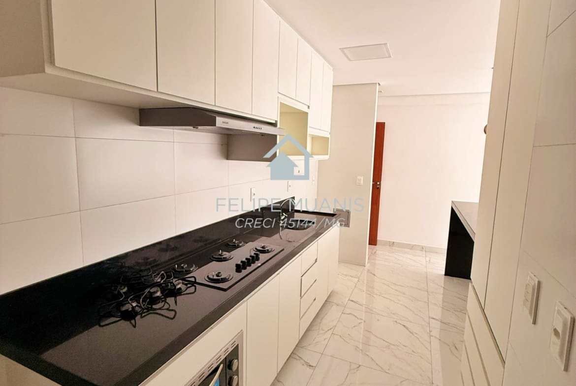 Apartamento moderno com área externa.