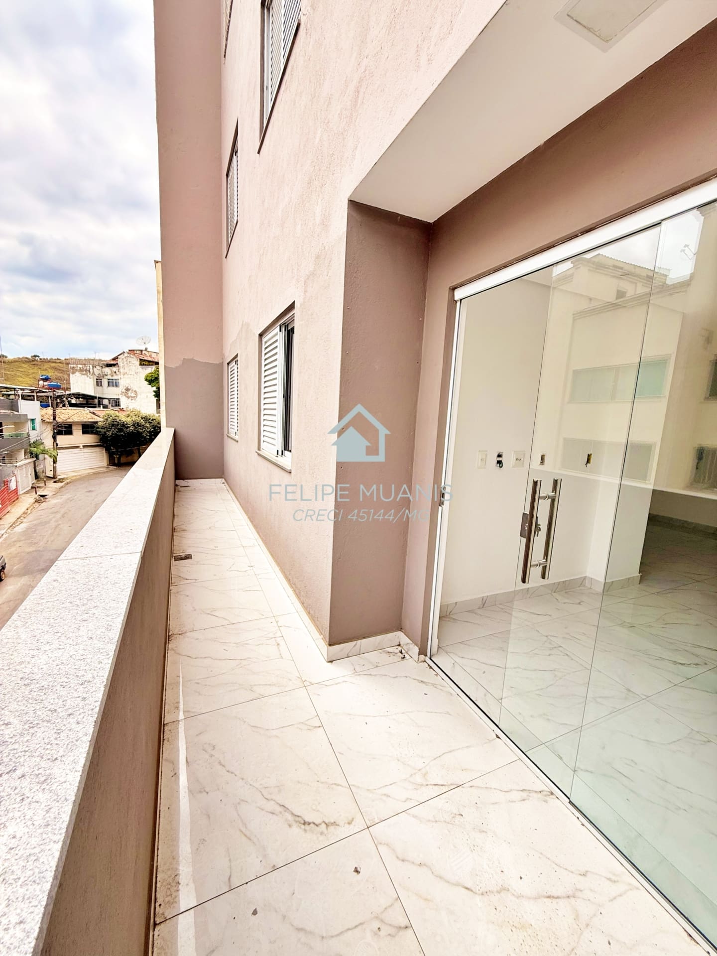 7 Apartamento moderno com área externa.