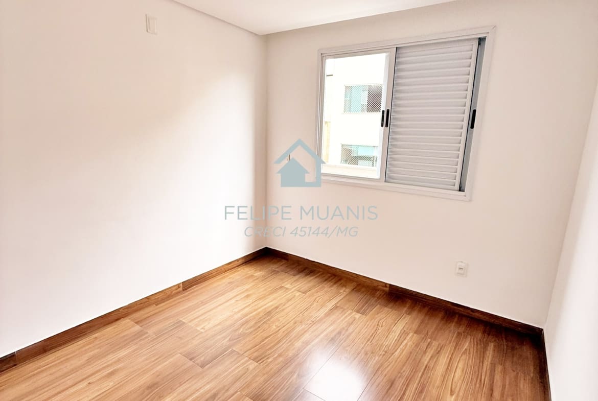 Apartamento moderno com área externa.