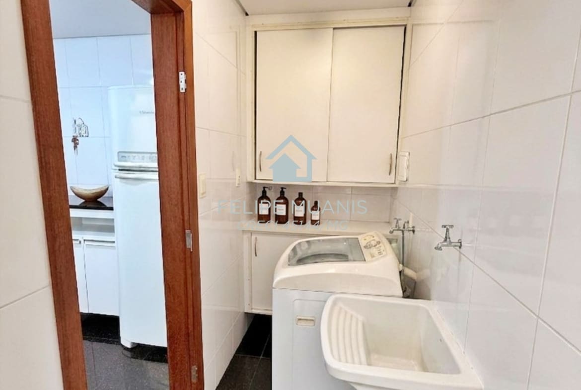 Apartamento Térreo/1º Andar com 3 Áreas Externas no Bairro Guarapiranga!