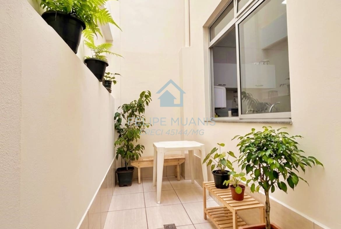 Apartamento Térreo/1º Andar com 3 Áreas Externas no Bairro Guarapiranga!