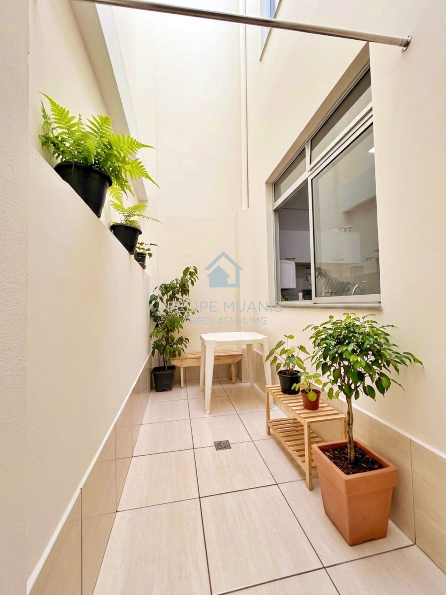 Apartamento Térreo/1º Andar com 3 Áreas Externas no Bairro Guarapiranga!