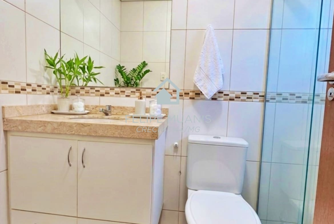 Apartamento Térreo/1º Andar com 3 Áreas Externas no Bairro Guarapiranga!