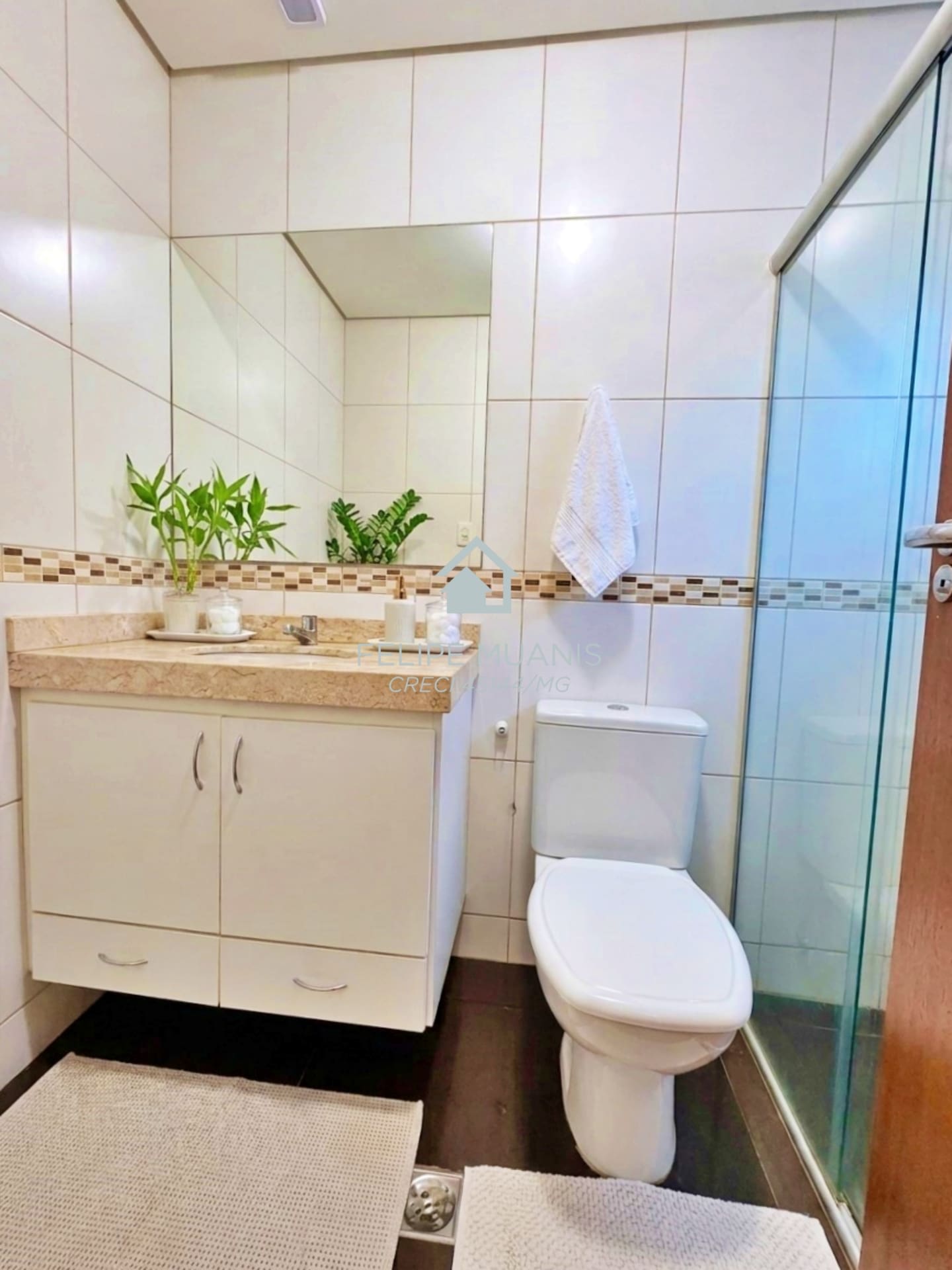 Apartamento Térreo/1º Andar com 3 Áreas Externas no Bairro Guarapiranga!