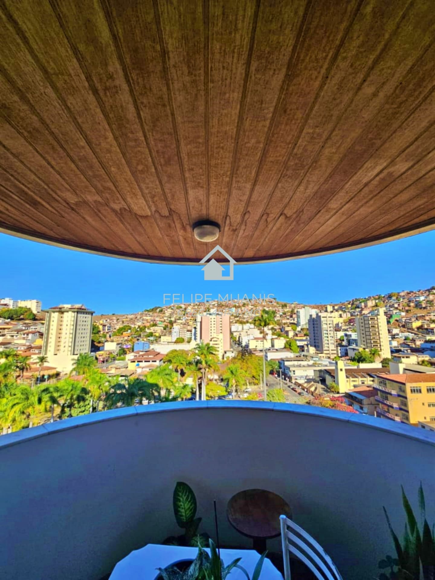 135m² no 11º andar com Vista Definitiva para a Praça de Palmeiras 📍